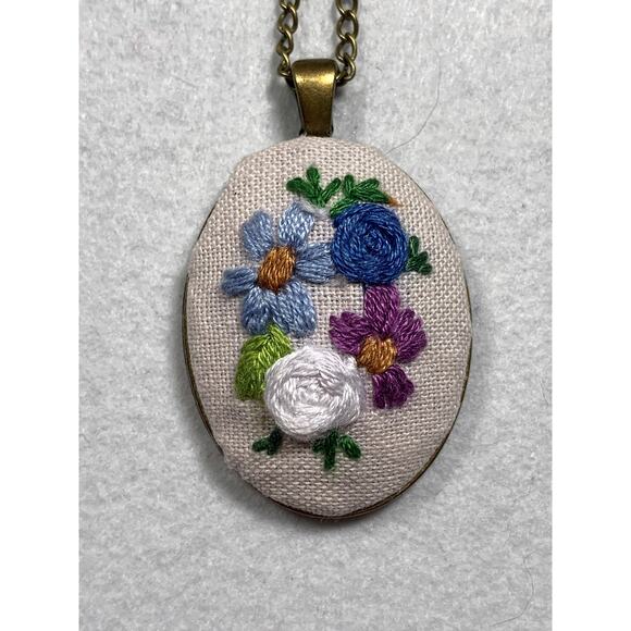 Handmade Blue Shades Floral Bouquet Embroidery Necklace - Picture 4 of 4